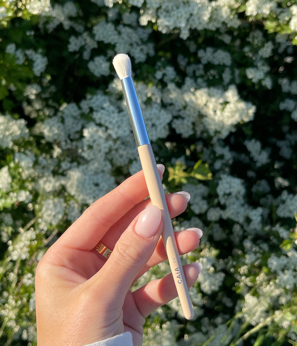 TAPERED CREASE BLENDING BRUSH 14 